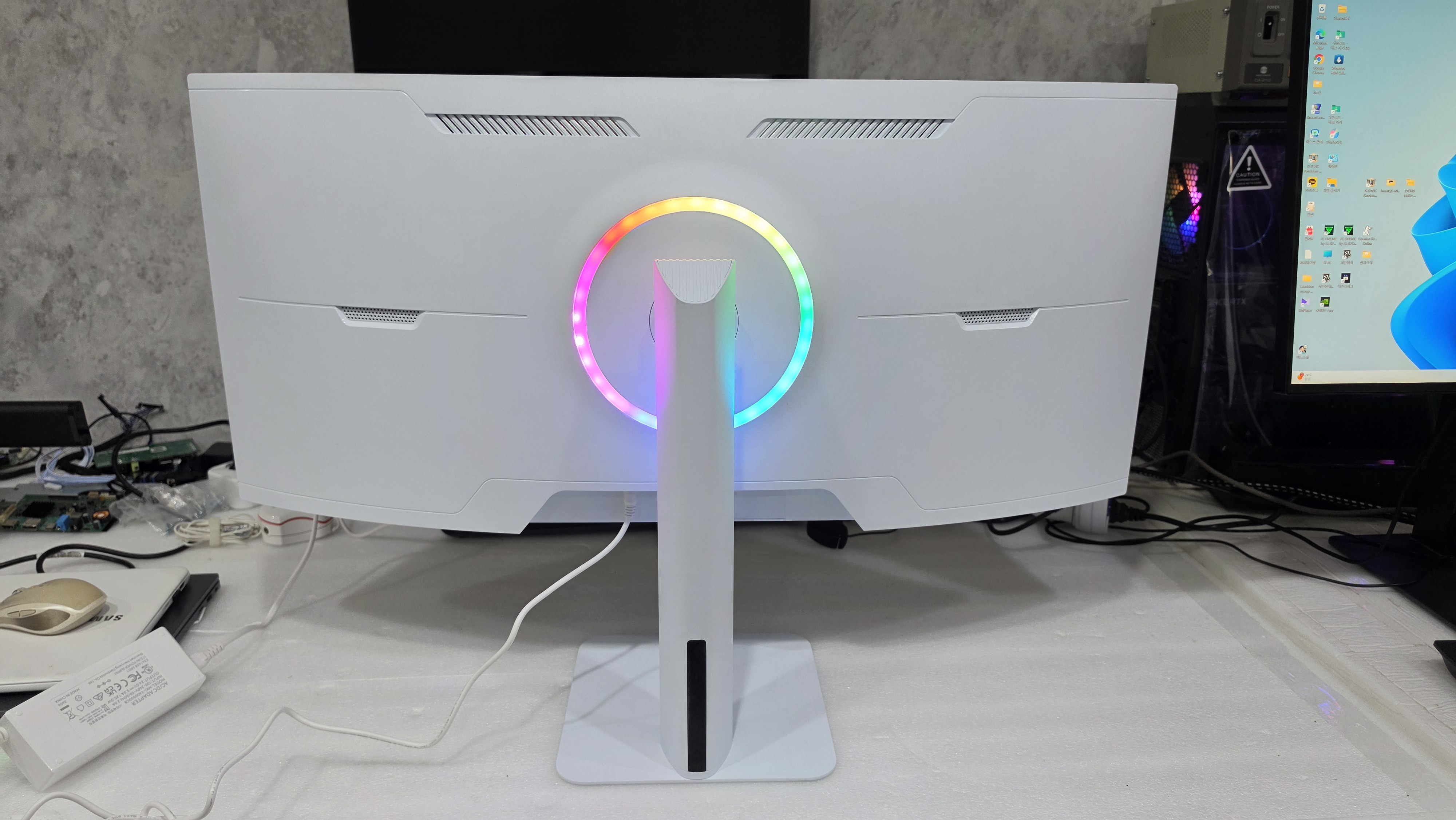 후면 LED 켜짐